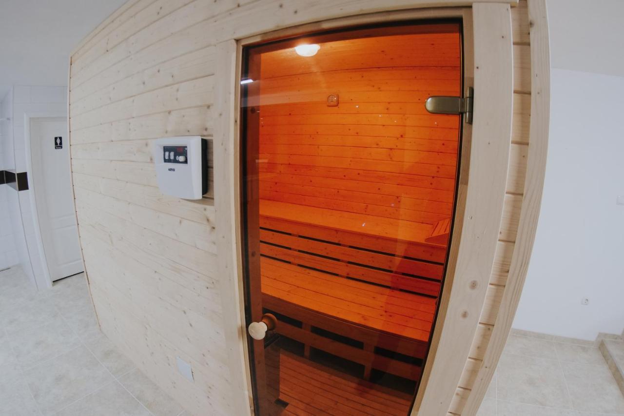 Wellness Resort Szecseny Jigodin Bai Bagian luar foto